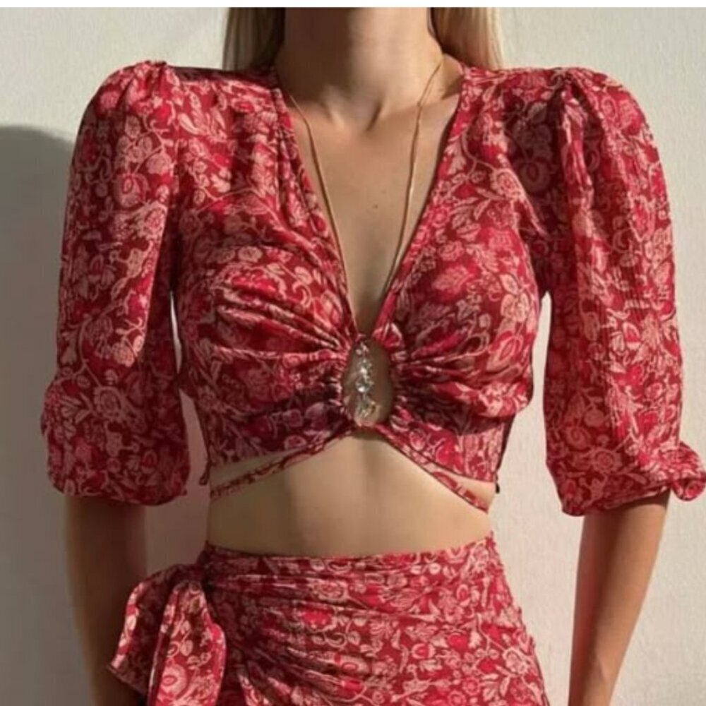 Zara beautiful crop tie waist top